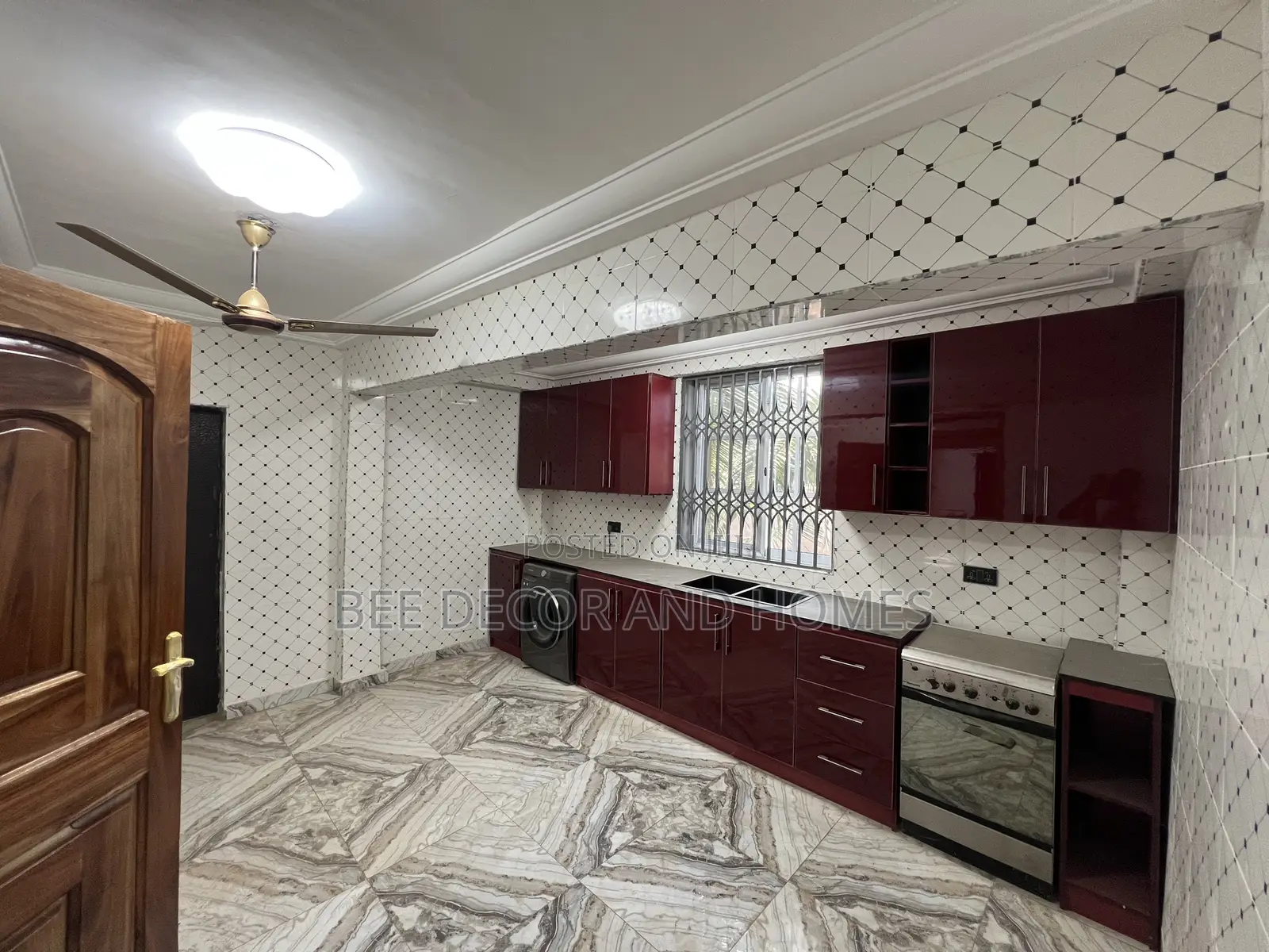 6bdrm House in Bee Decor & Homes, Old Ashomang for rent