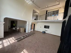 6bdrm House in Bee Decor & Homes, Old Ashomang for rent