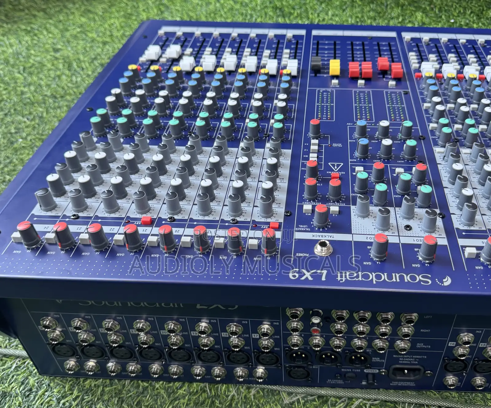 Soundcraft Signature 24-Channel Mixer