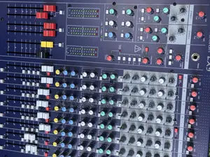Soundcraft Signature 24-Channel Mixer