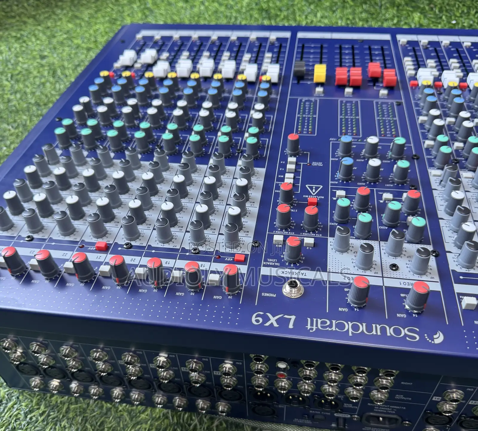 Soundcraft Signature 24-Channel Mixer