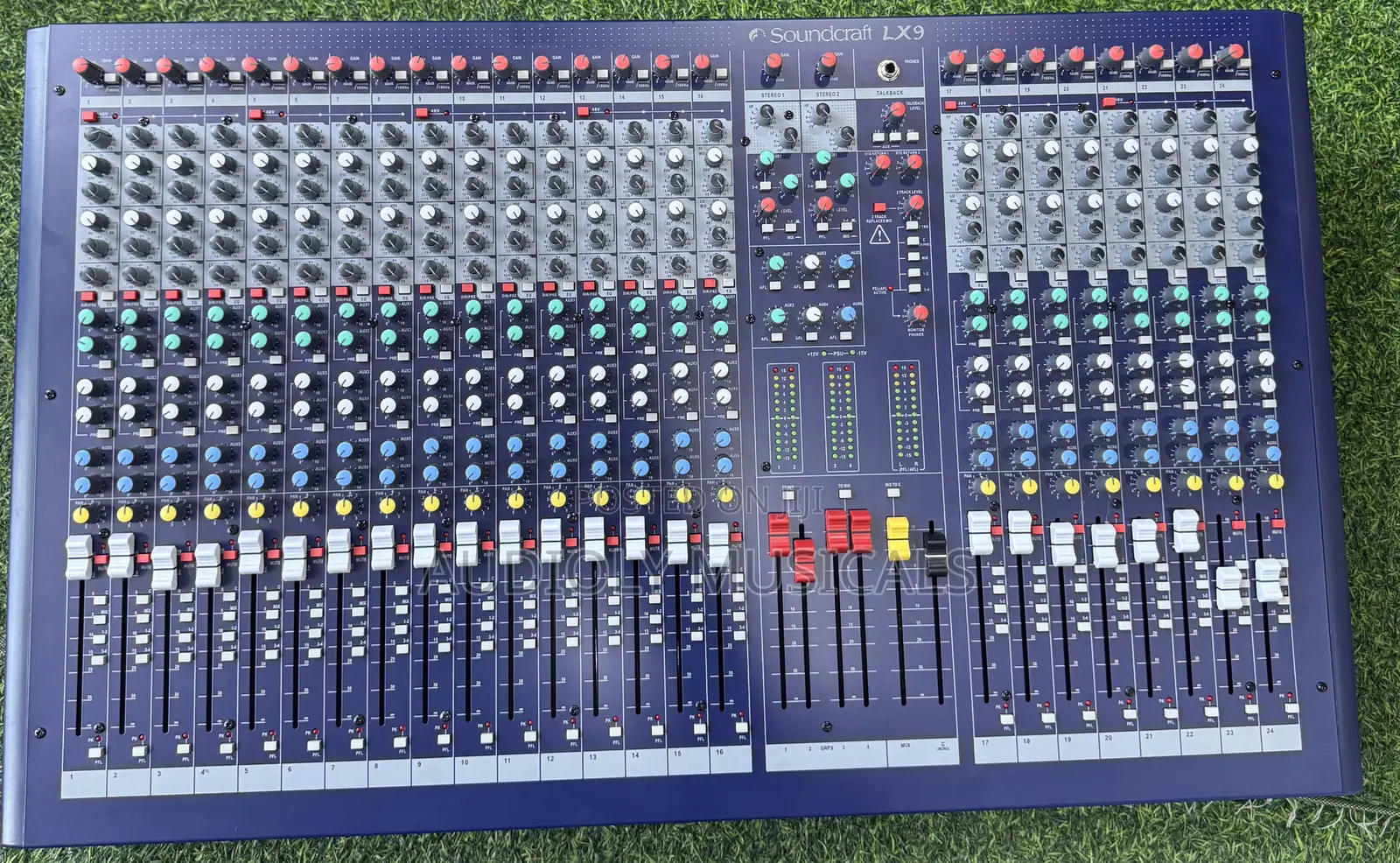 Soundcraft Signature 24-Channel Mixer