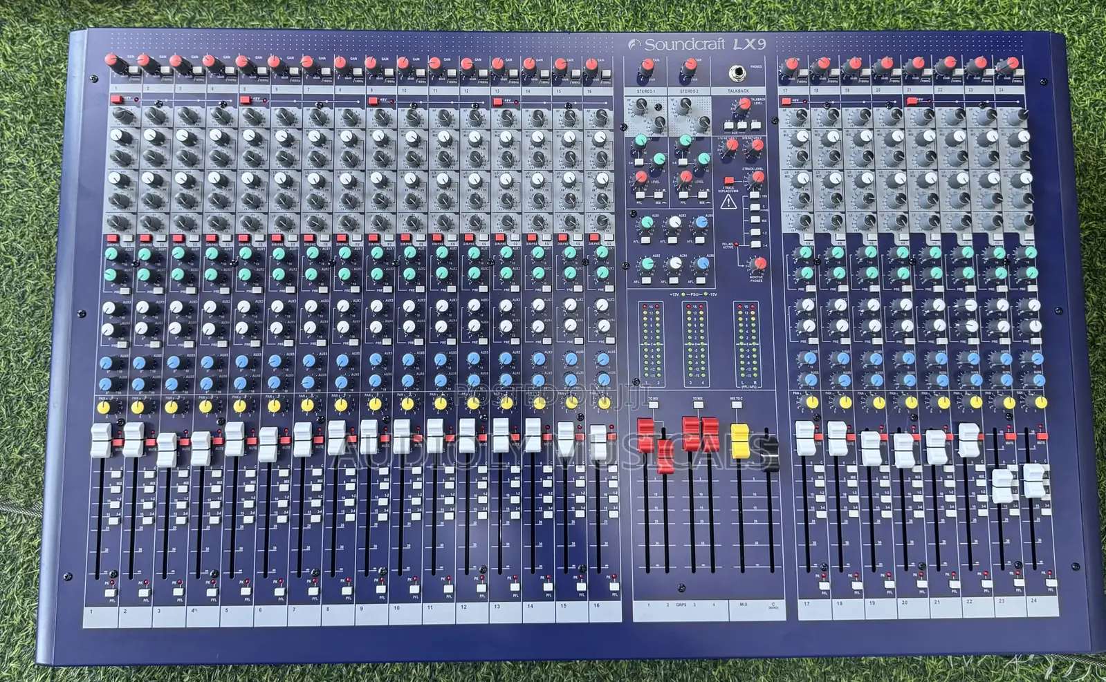 Soundcraft Signature 24-Channel Mixer