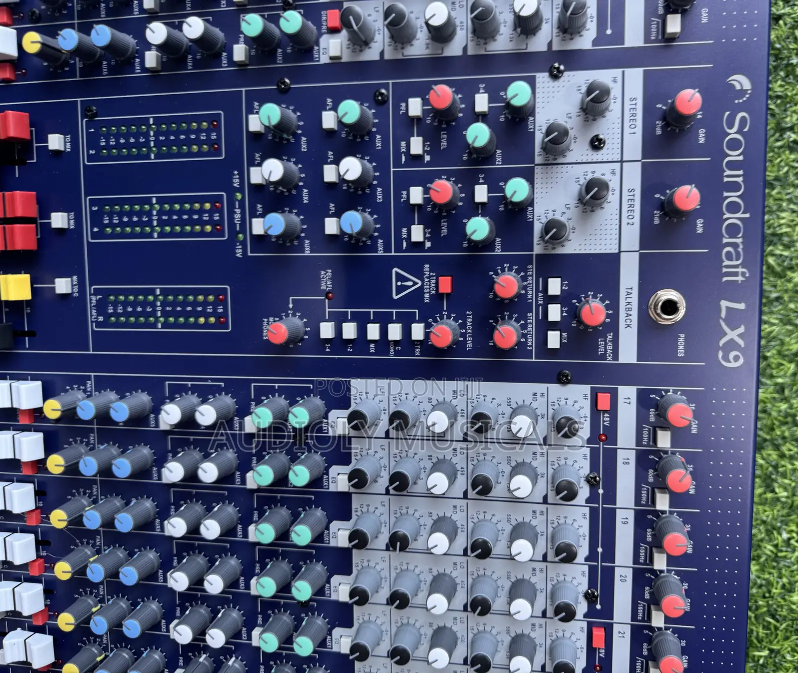 Soundcraft Signature 24-Channel Mixer