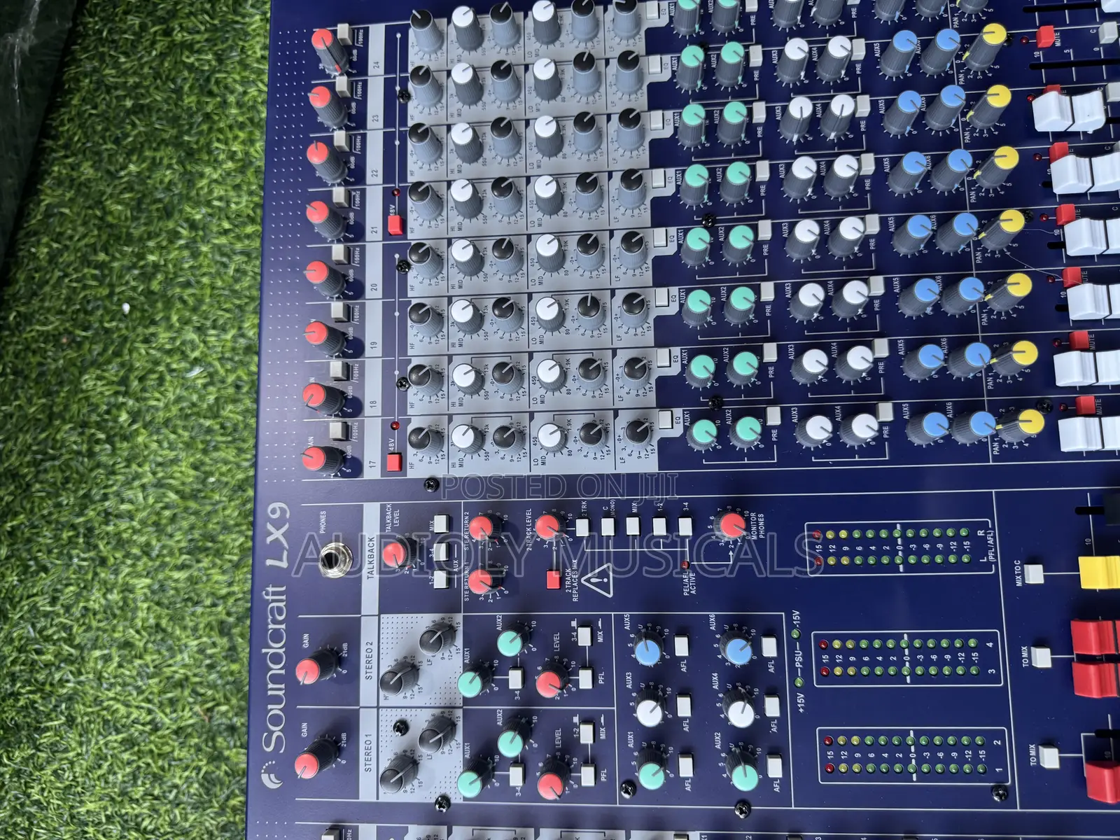 Soundcraft Signature 24-Channel Mixer
