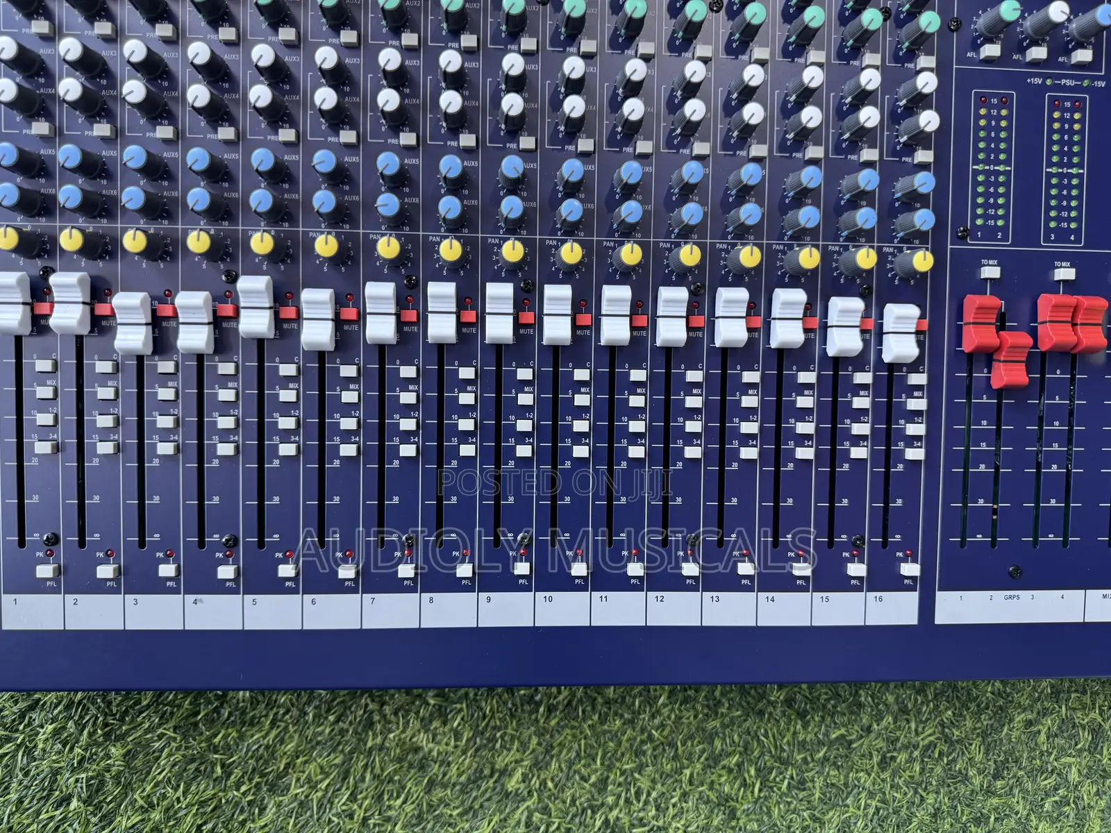 Soundcraft Signature 24-Channel Mixer