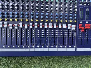 Soundcraft Signature 24-Channel Mixer