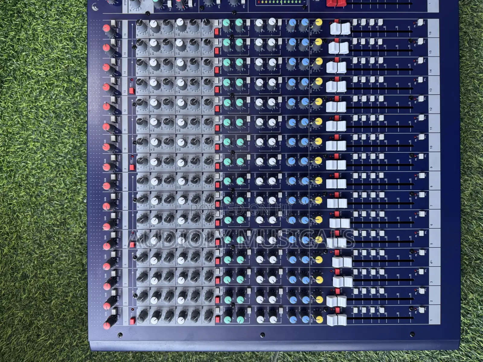 Soundcraft Signature 24-Channel Mixer