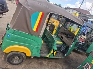 Bajaj RE 2024 Green