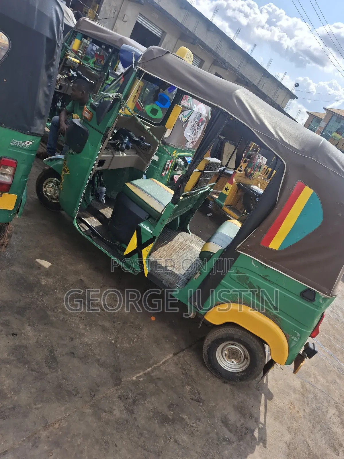 Bajaj RE 2024 Green