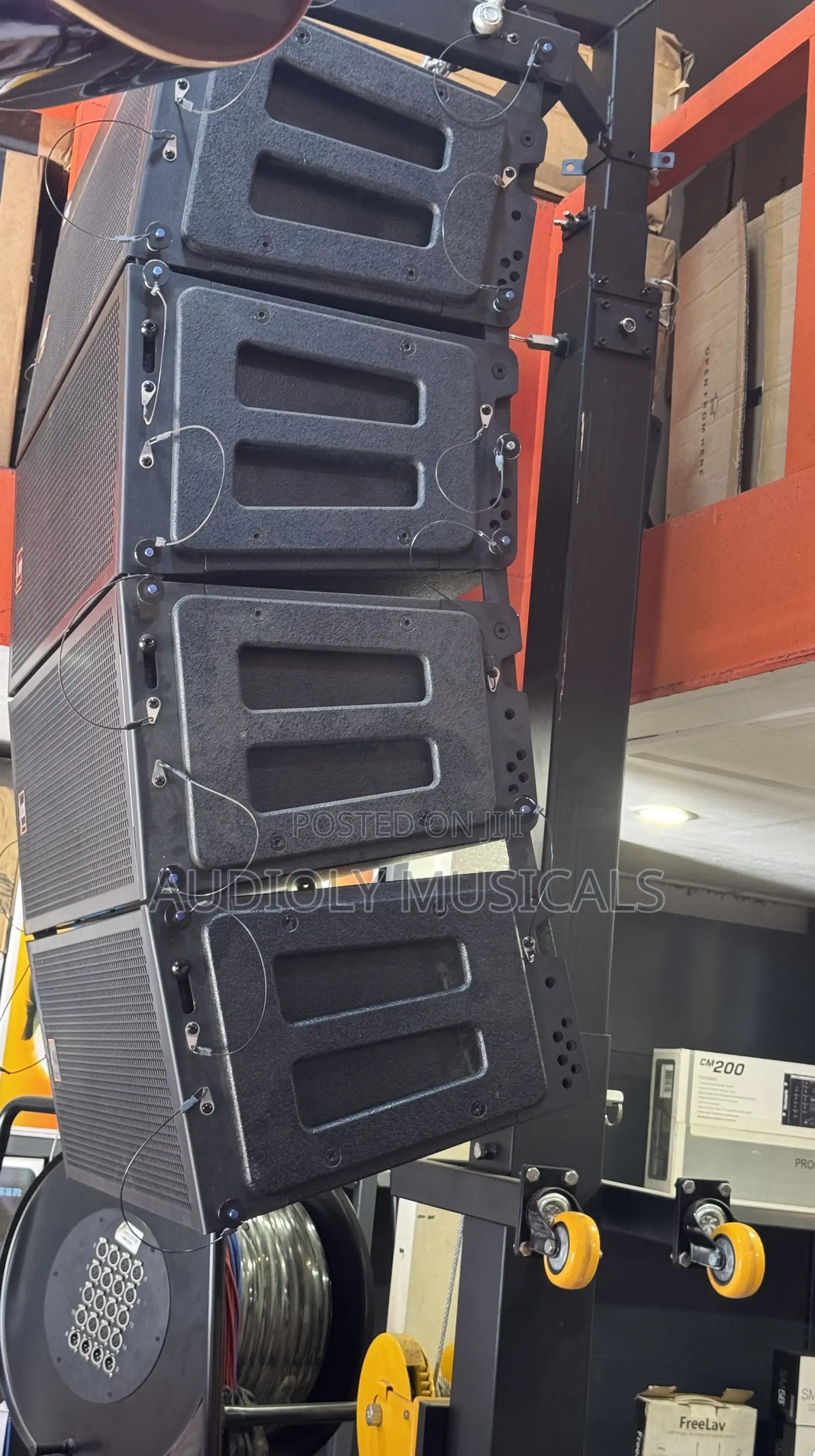 L U D 12- Inches Line Array Speakers