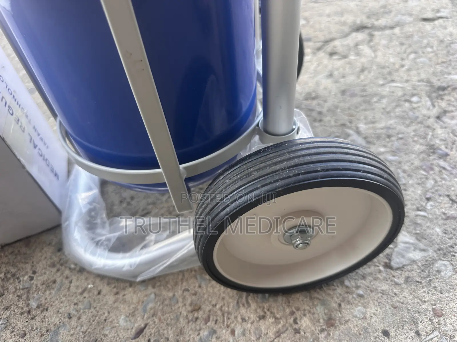 Oxygen Cylinder 10litres (With Trolley Regulator)