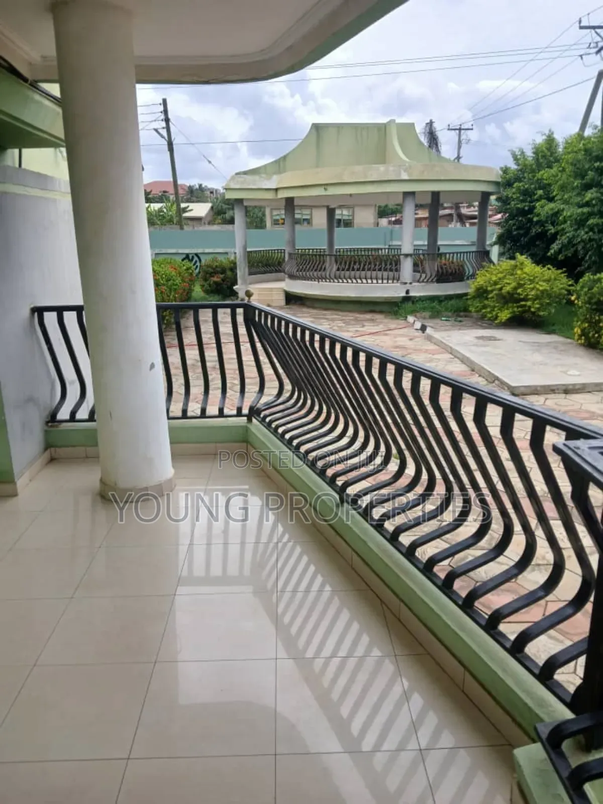 7bdrm House in Gbawe for rent