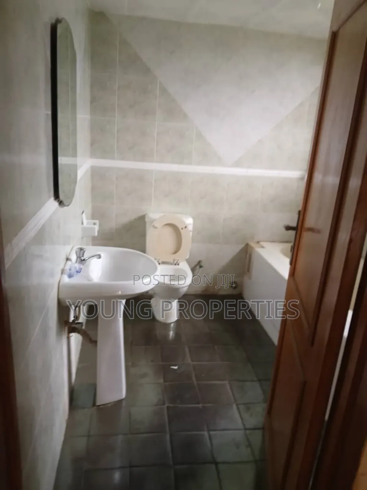 7bdrm House in Gbawe for rent