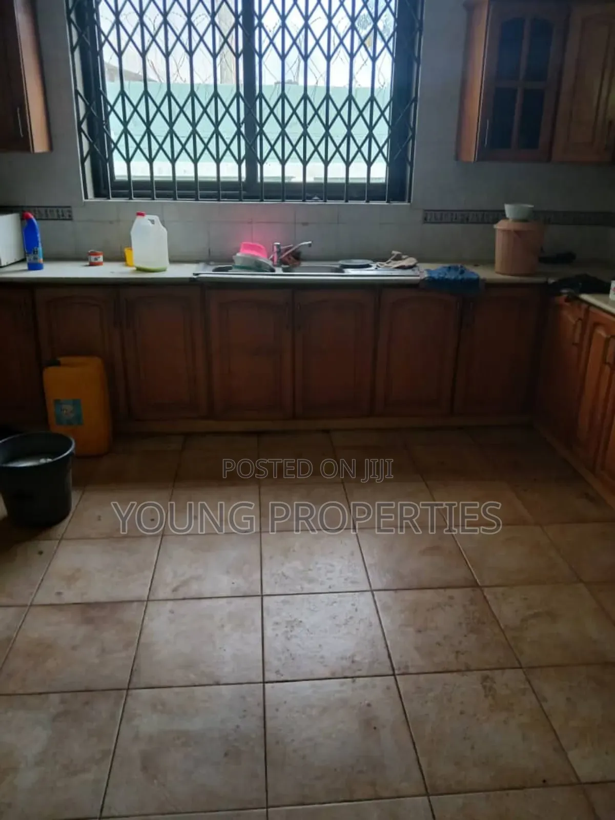 7bdrm House in Gbawe for rent