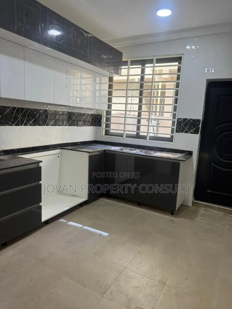 4bdrm House in Achimota Tantra Hill for sale
