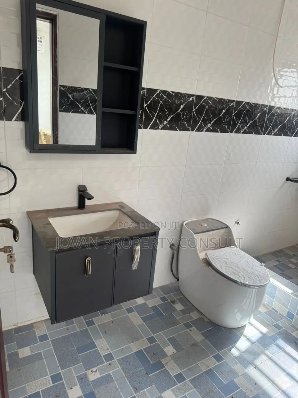 4bdrm House in Achimota Tantra Hill for sale
