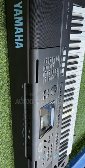 E Series Yamaha PSR (E)473 Keyboard