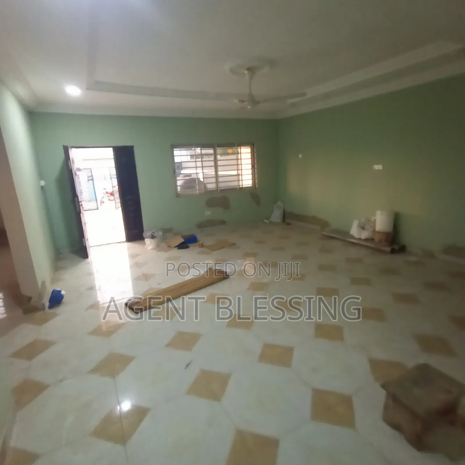 3bdrm House in Community 25, Tema Metropolitan for rent