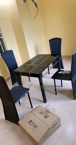 Dining Tabe With 4 Chairs