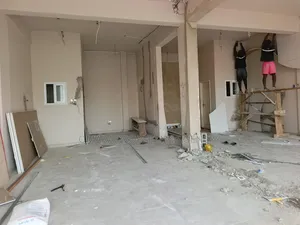 Spacious Shop Available for Rent