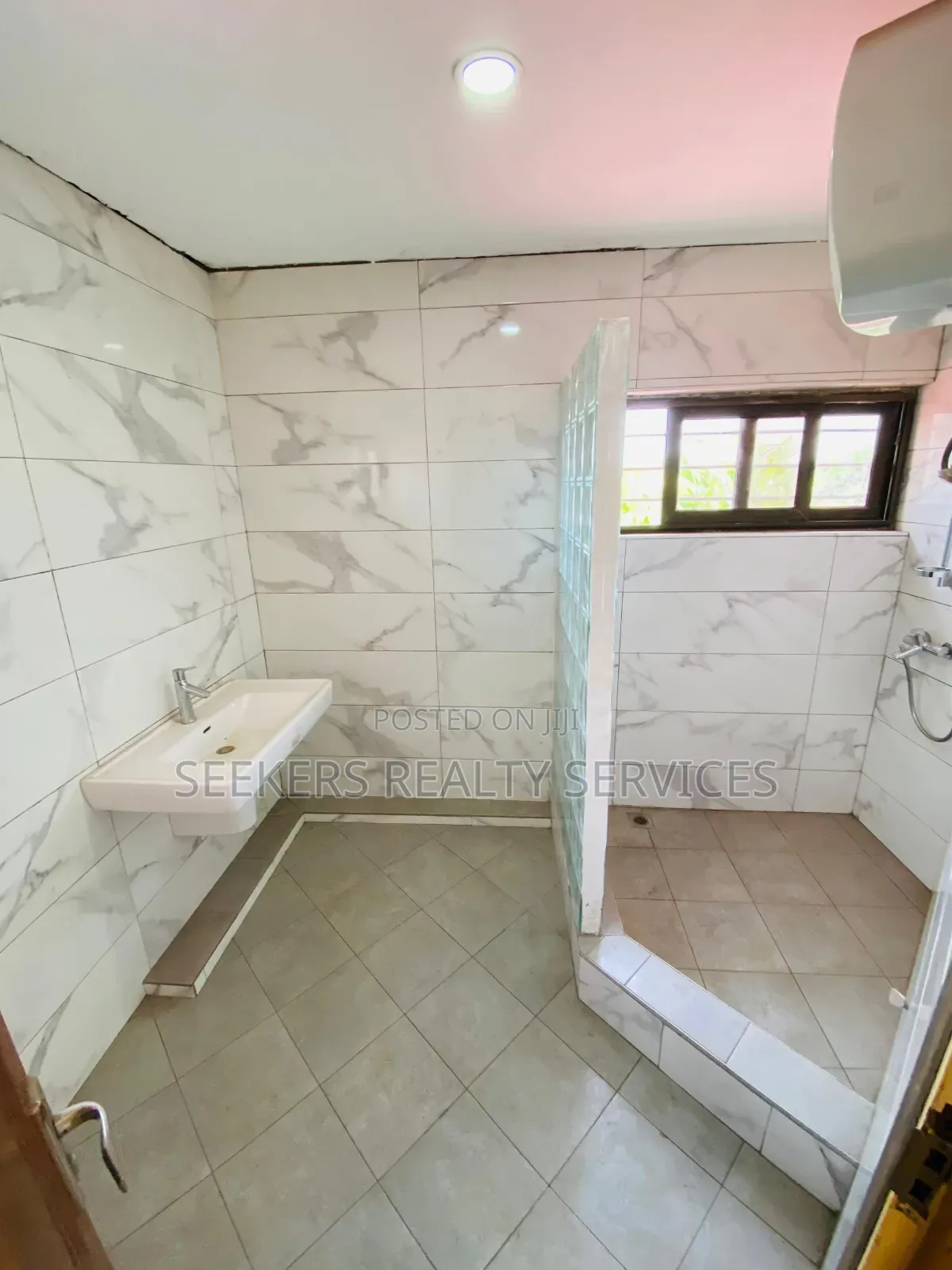 6bdrm House in Seekers Realty, Dzorwulu for rent