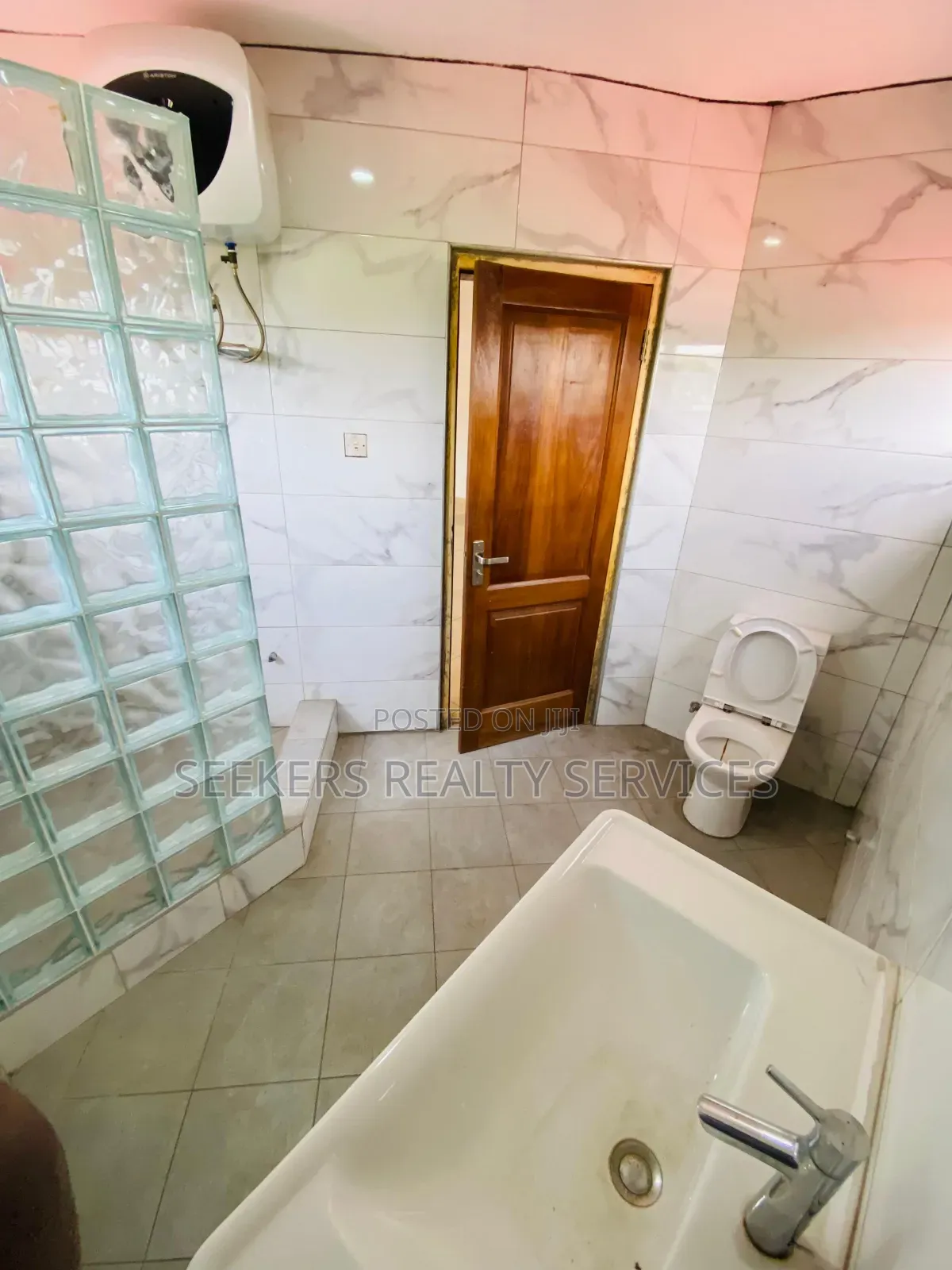 6bdrm House in Seekers Realty, Dzorwulu for rent