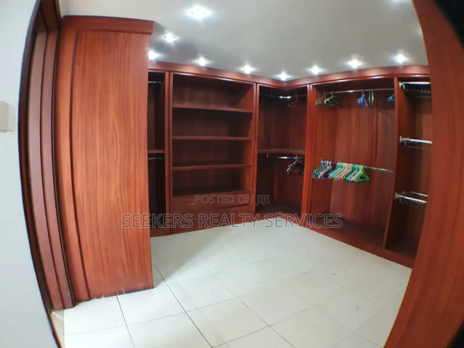 5bdrm Mansion in Seekers Realty, Abelemkpe for rent