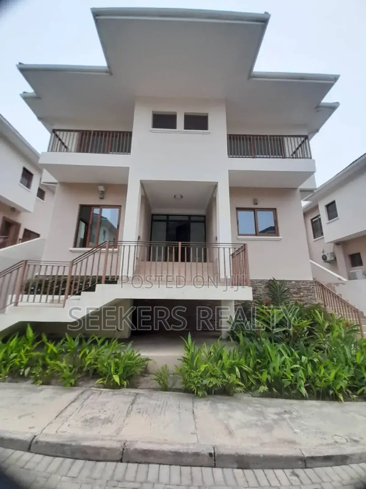 5bdrm Townhouse / Terrace in Seekers Realty, Cantonments for rent