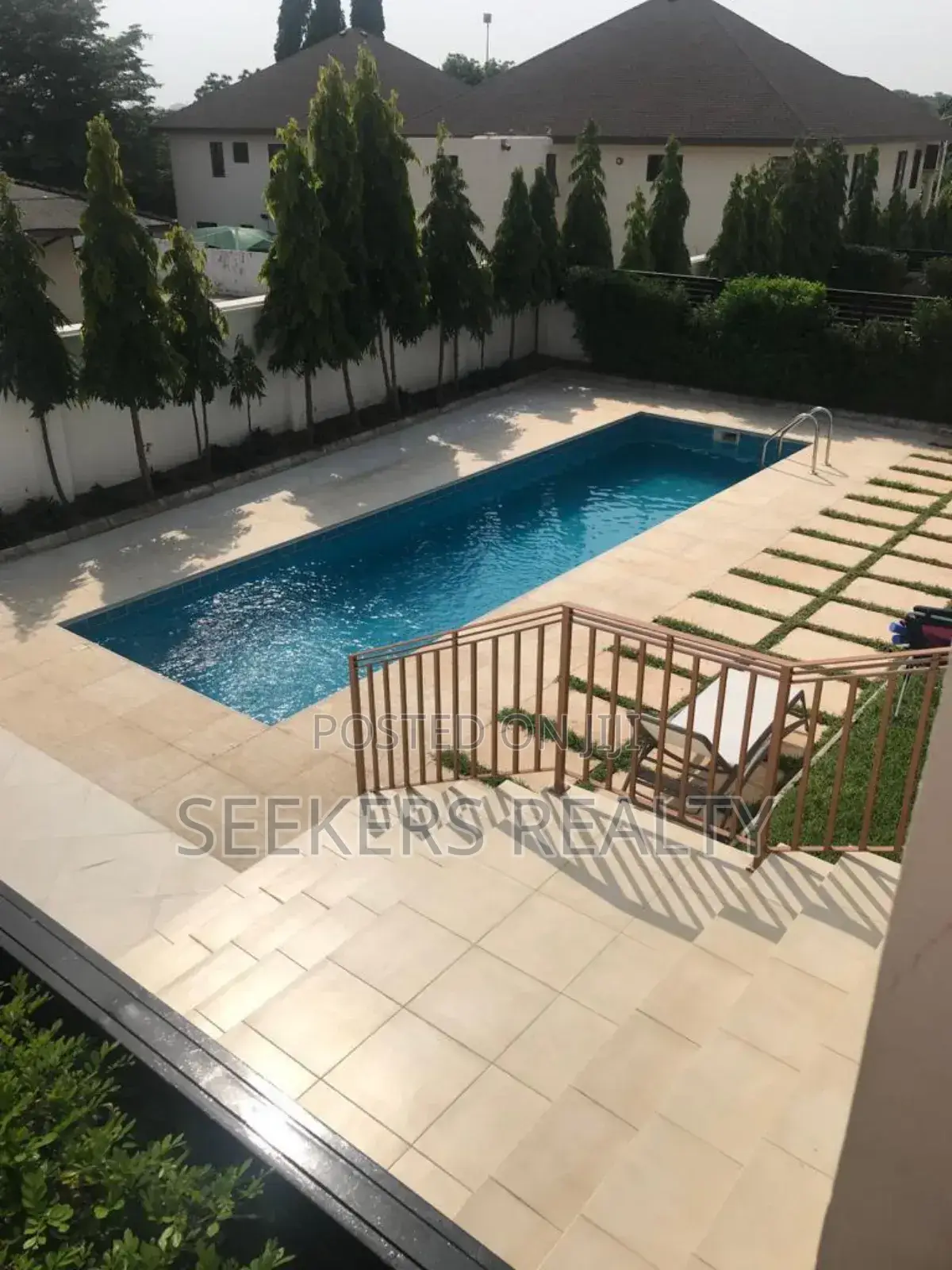 5bdrm Townhouse / Terrace in Seekers Realty, Cantonments for rent