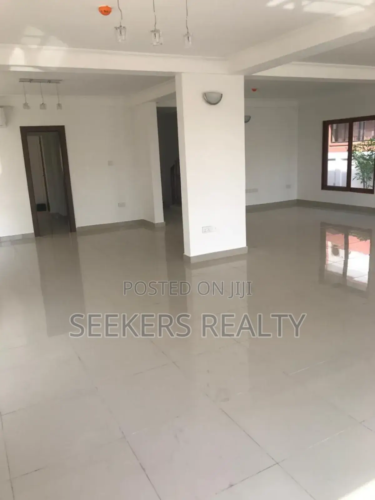 5bdrm Townhouse / Terrace in Seekers Realty, Cantonments for rent