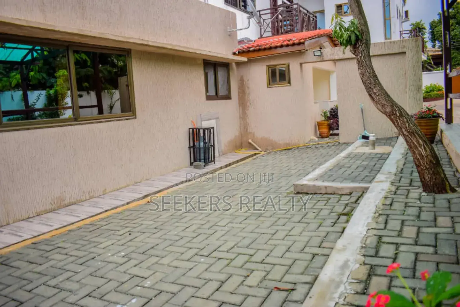 Furnished 2bdrm House in Seekers Realty, Labone for rent