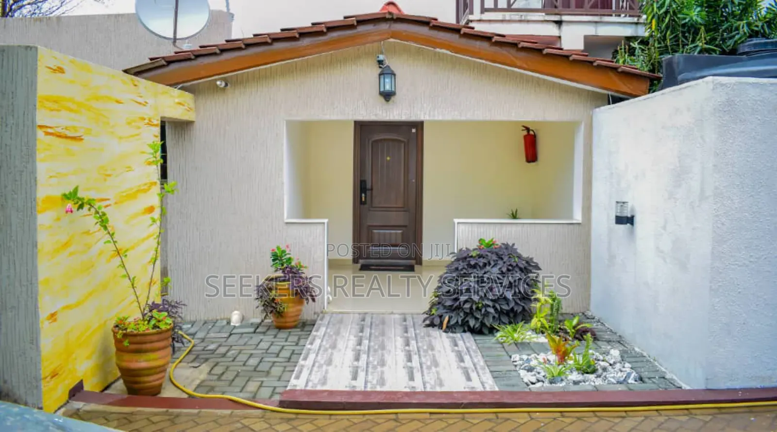 Furnished 2bdrm House in Seekers Realty, Labone for rent