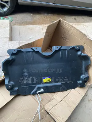 W205 Engine Cover Normal