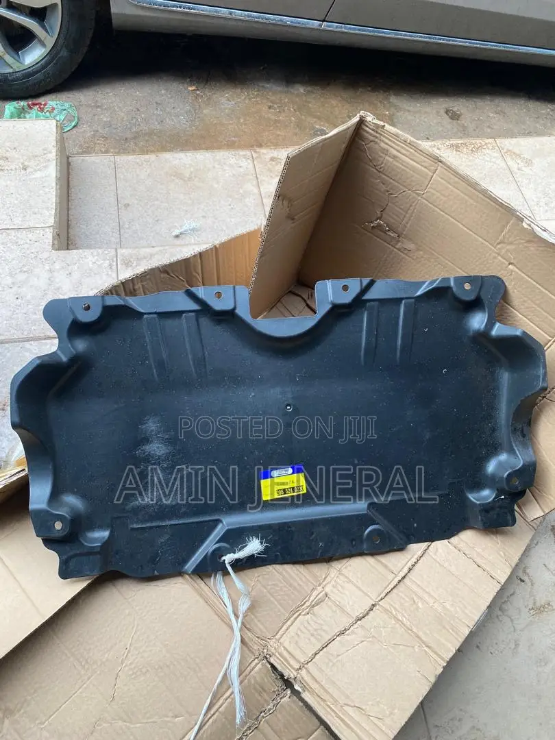 W205 Engine Cover Normal