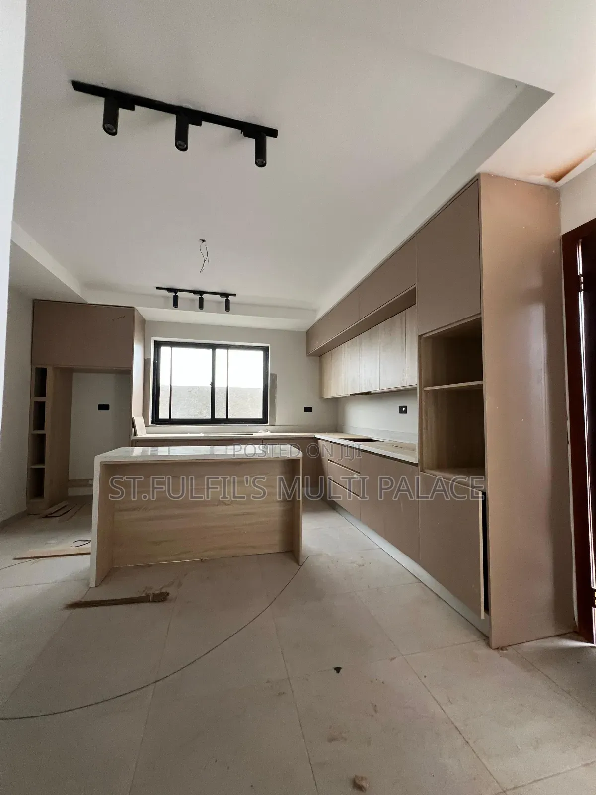 4bdrm House in North Legon Legon for sale