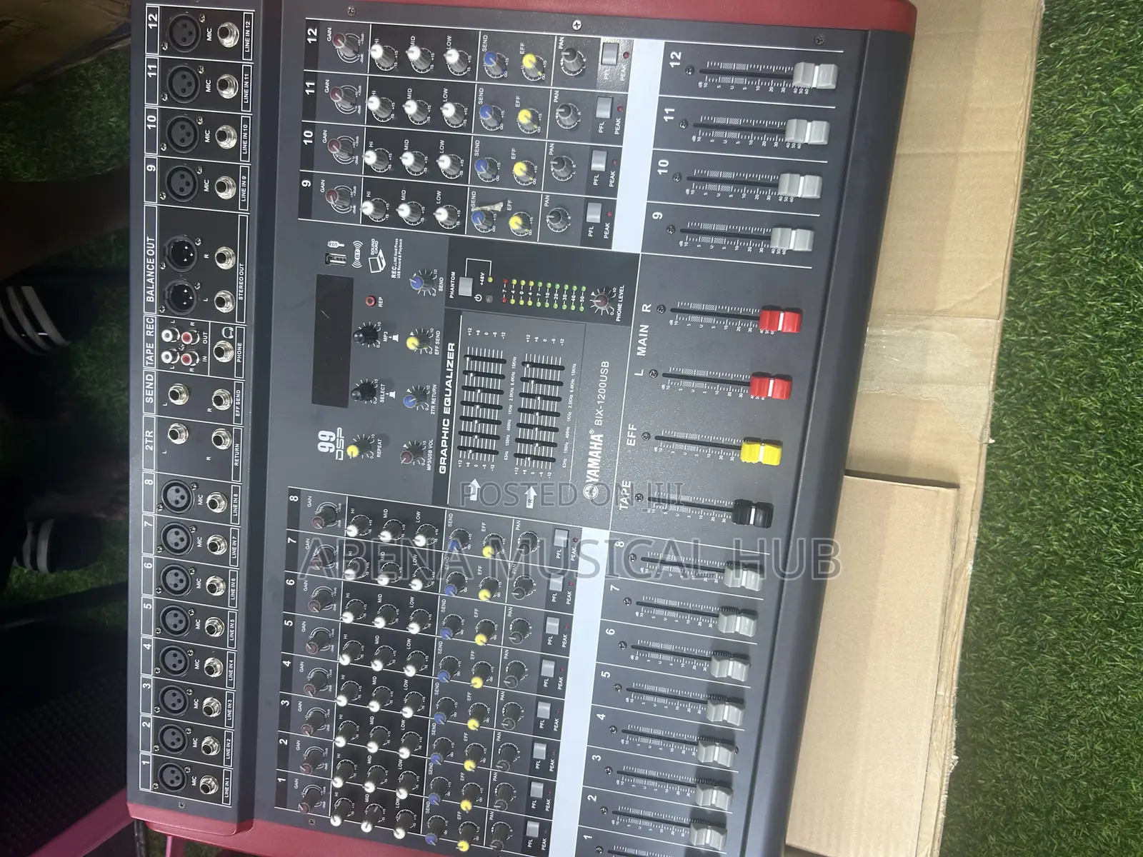 Yamaha Bix 12channel Powered Mixer