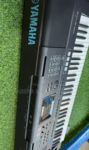 Yamaha PSR (E)473 Keyboard