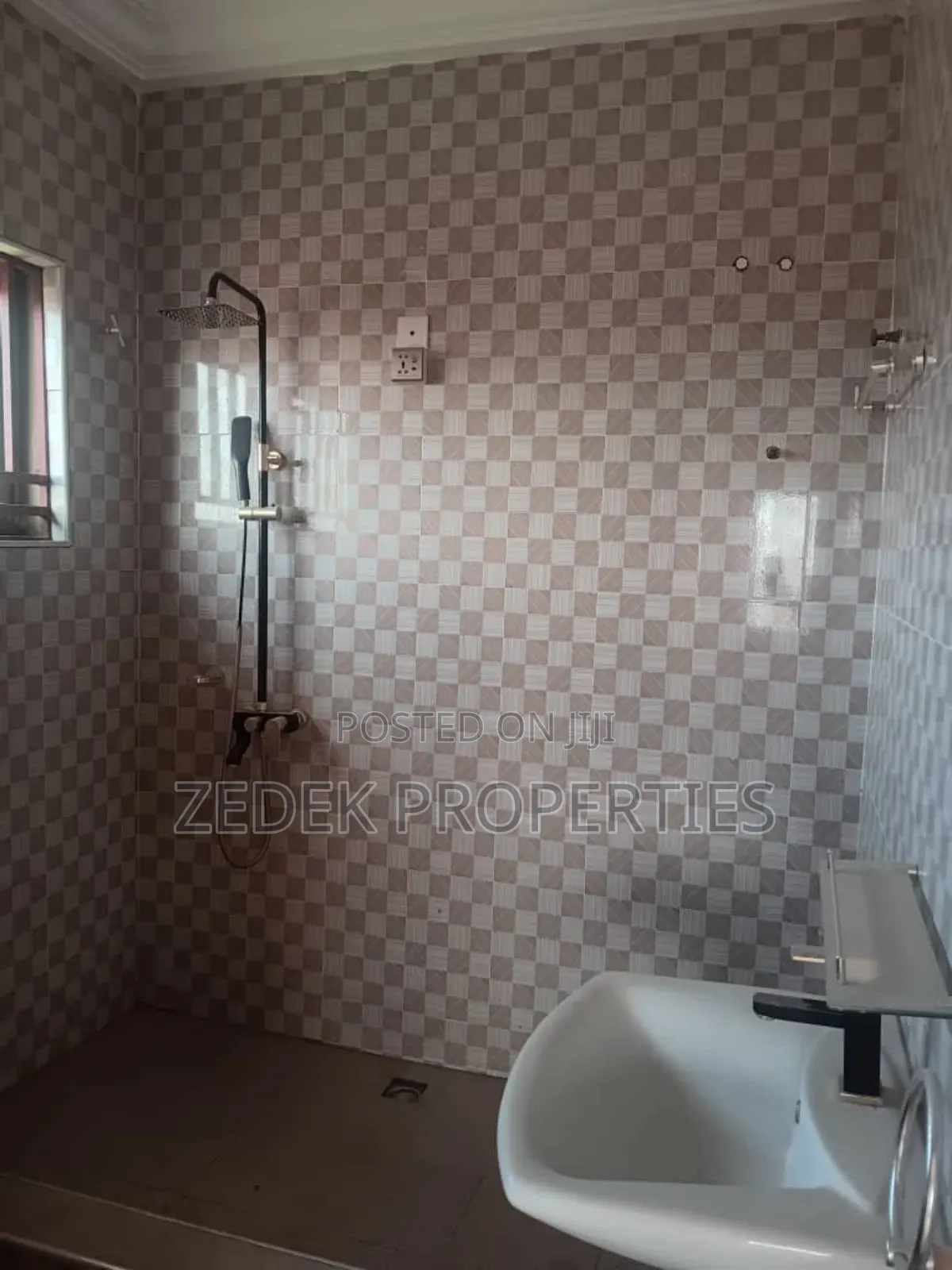 3bdrm Apartment in Kwabenya Acp, Ashomang Estate for rent