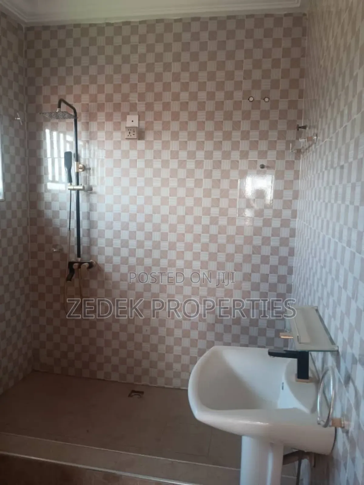 3bdrm Apartment in Kwabenya Acp, Ashomang Estate for rent