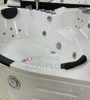Jacuzzi Bathtub- Massaging and Bluetooth