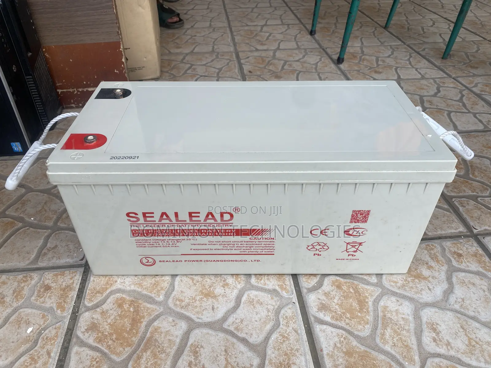 Sealed 12v / 200ah Battery