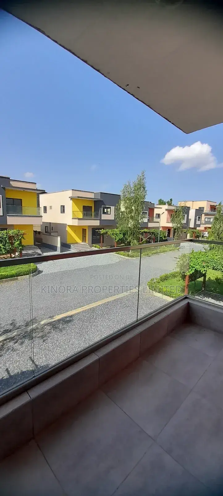 4bdrm Townhouse / Terrace in Oyarifa for rent