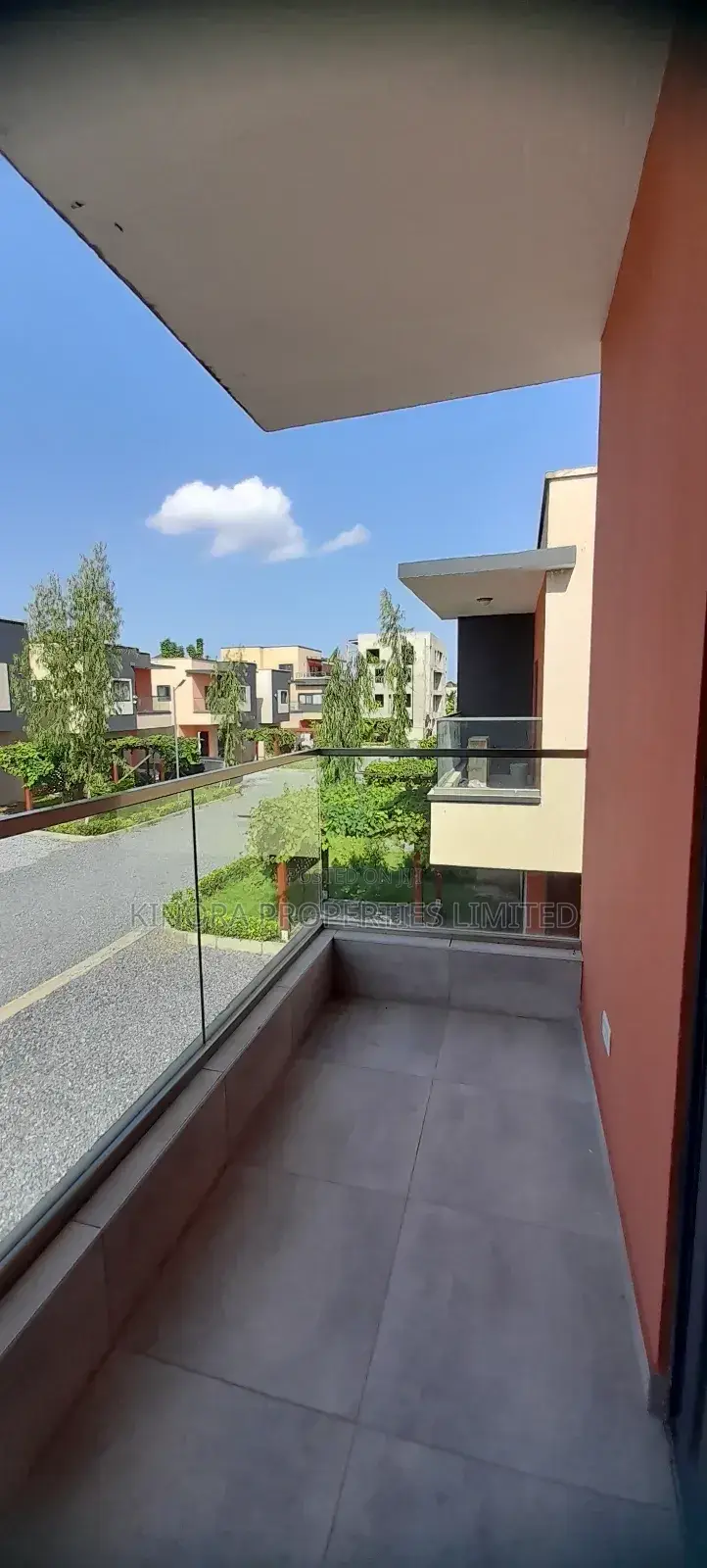 4bdrm Townhouse / Terrace in Oyarifa for rent