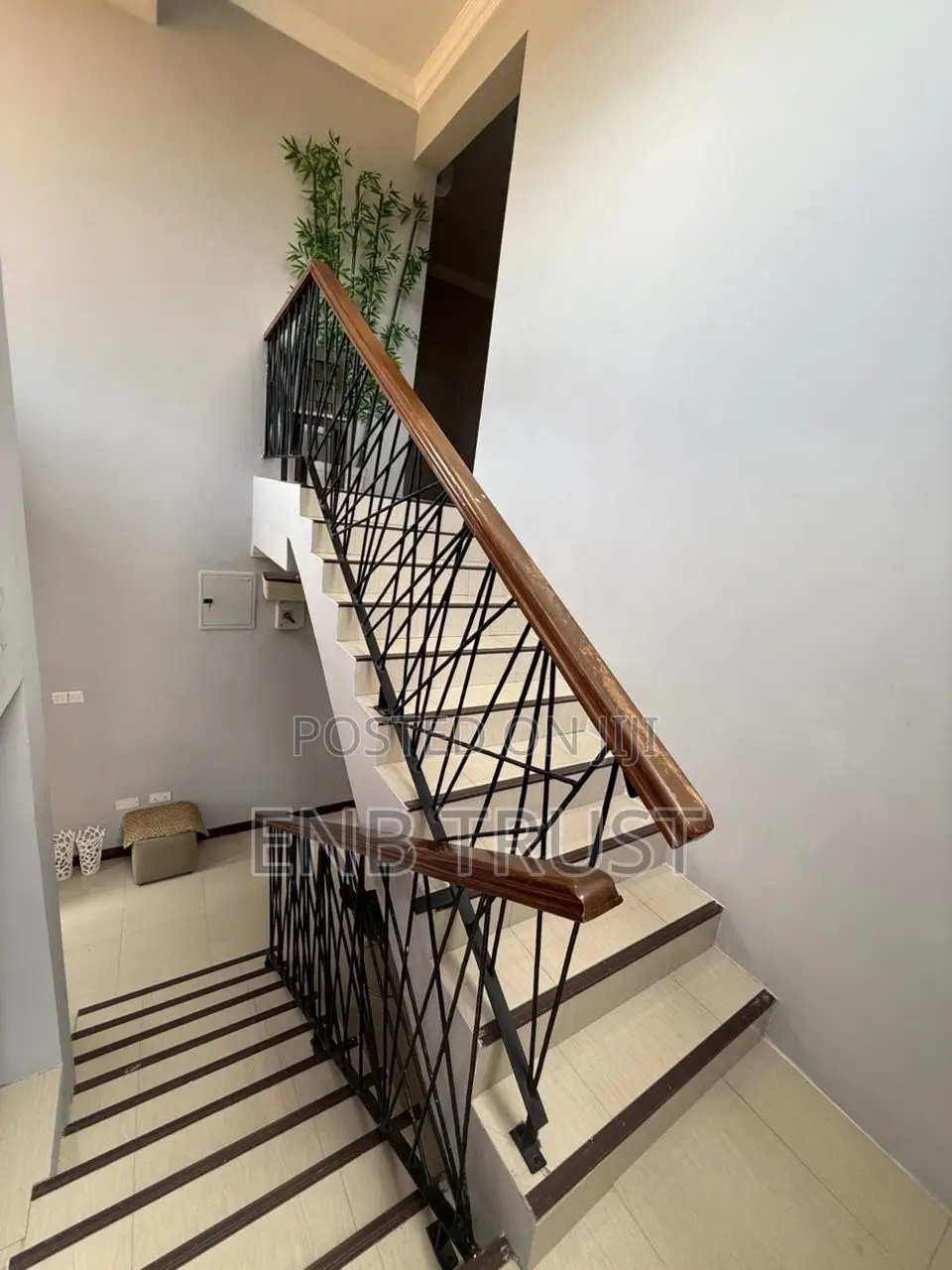 Furnished 3bdrm Townhouse / Terrace in West Land, Police Station