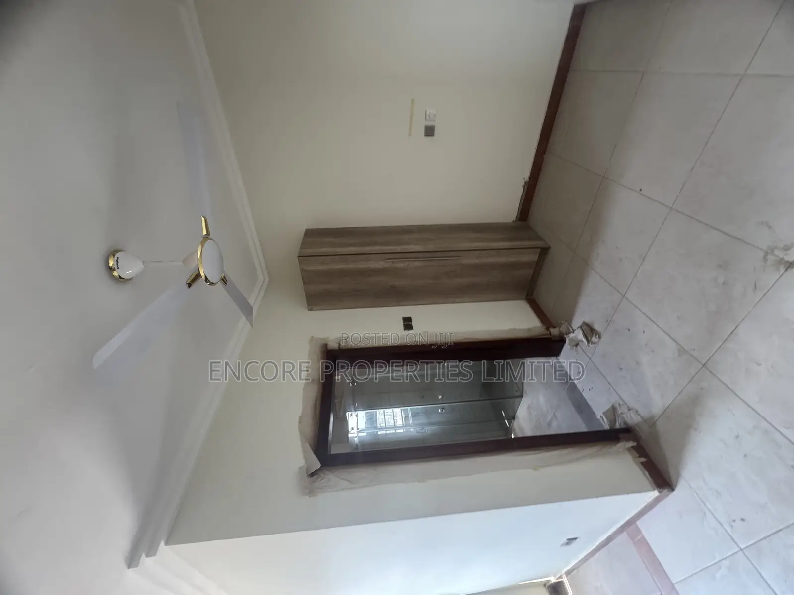 Ultra Modern 22 1and 2 Bedroom Apartments With Restaurant