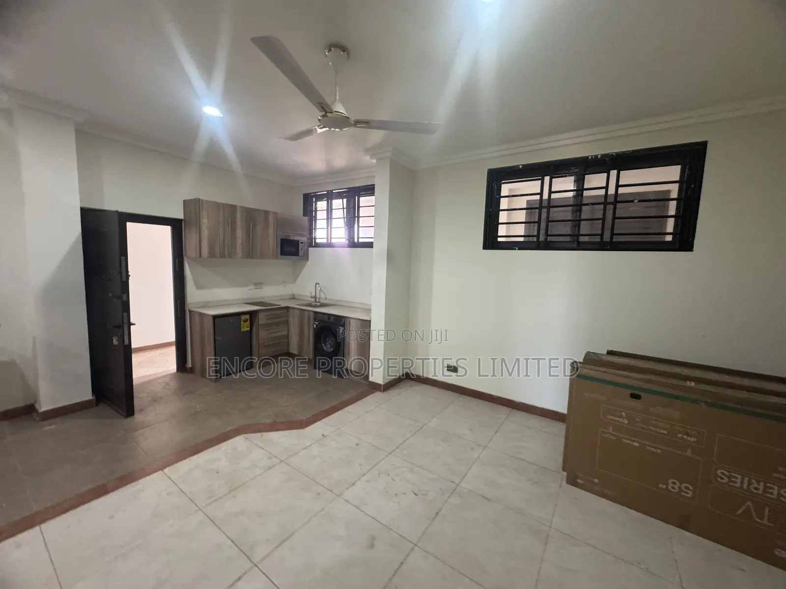 Ultra Modern 22 1and 2 Bedroom Apartments With Restaurant