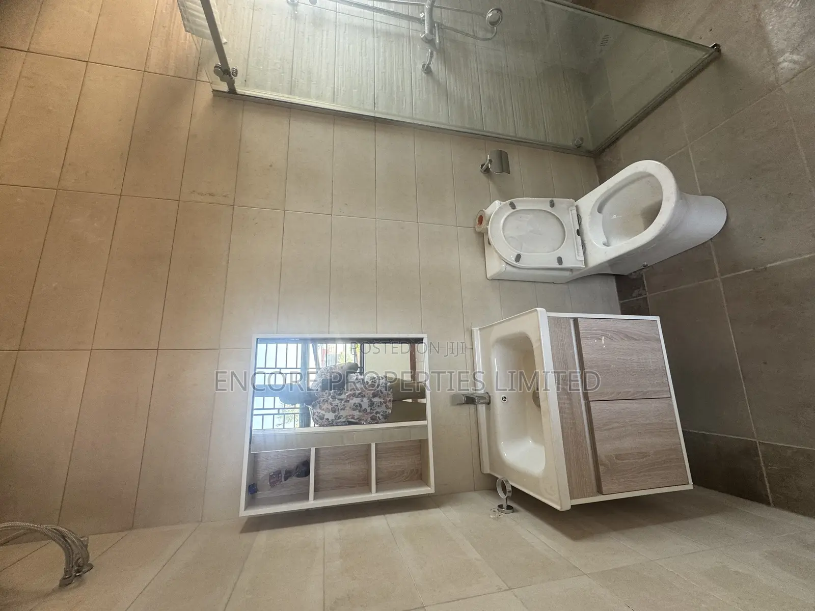 Ultra Modern 22 1and 2 Bedroom Apartments With Restaurant