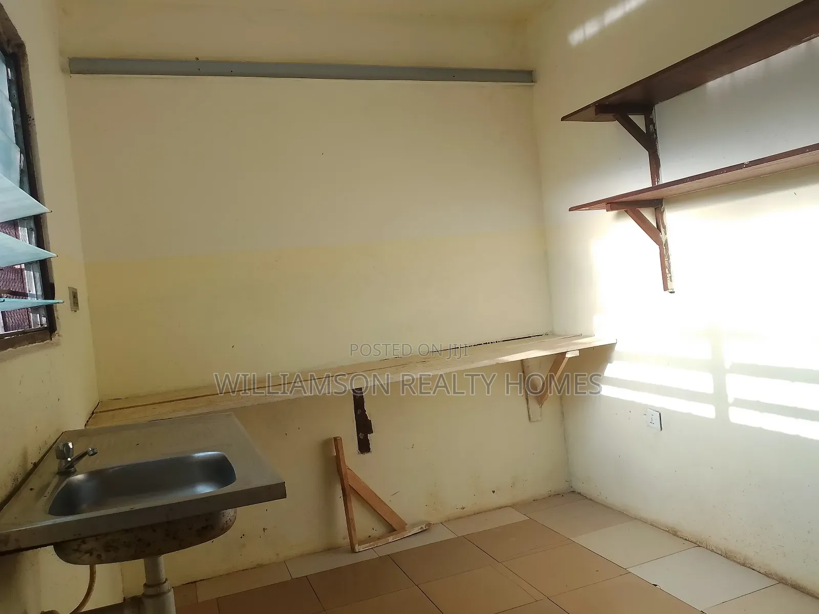 1bdrm Apartment in Community 18 Area, Spintex for rent