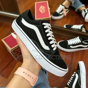Photo - Quality Old Skuul Vans Black and White